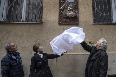 A Nap Fotója. A Kossuth-díjas színésznő 20. évfordulójára emléktáblát avattak