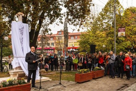 A Nap Fotója: Fedák Sári színésznő szoboravatása, akit „felfalt a kommunizmus”