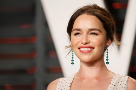 Emilia Clarke elárulta, hogyan segített a Trónok harca nyelvének tanulása az aneurizmából való felépülésben