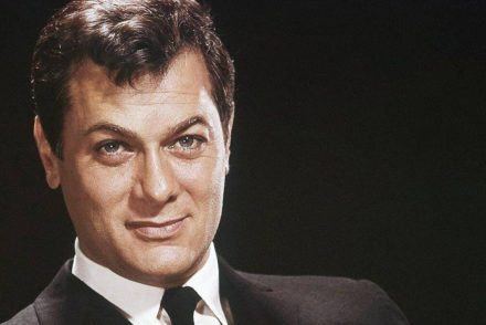 Visszatér Magyarországra Tony Curtis néhány személyes tárgya