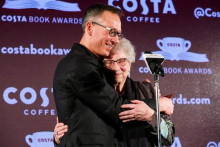 Kihirdették a Costa Év Könyve díjat: Bart van Es oxfordi professzor holokauszttörténete nyerte el