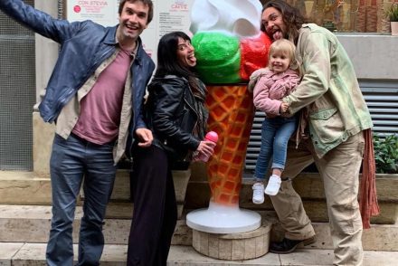 Így élvezi Budapestet Jason Momoa a barátaival