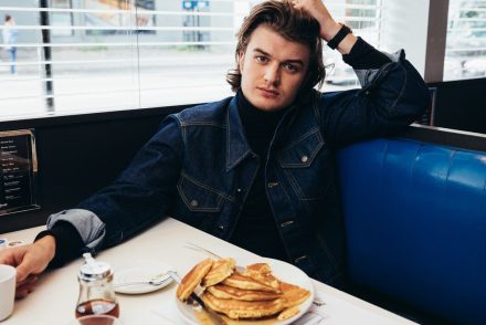 A Stranger Things Steve Harringtonja, Joe Keery zenésznek sem utolsó