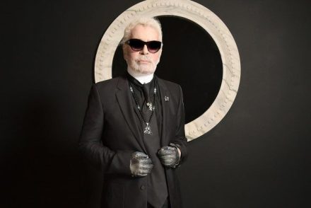 Elhunyt Karl Lagerfeld legendás divattervező, a Chanel kreatív igazgatója