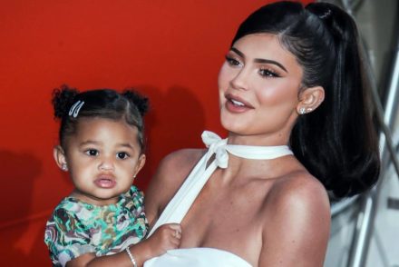 Kylie Jennernek estek a rajongói, amiért a szülés után megváltozott a teste
