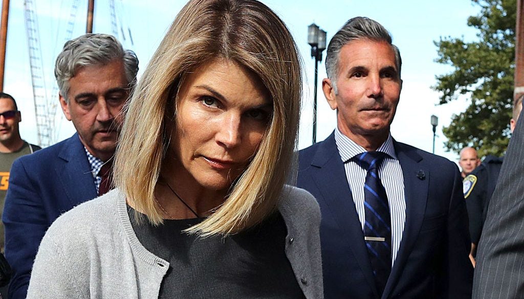 Lori Loughlin birosag