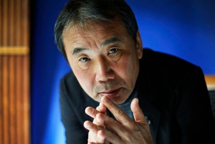 A világhírű író, Murakami Haruki elajándékozta az összes könyvét, kéziratát