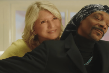 Martha Stewart és Snoop Dogg a Titanic jelenetének rekreációjával promótálják főzőműsorukat