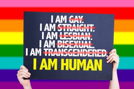 Svájc törvényt módosított: 3 év börtön járhat a homo- és transzfób tettekért
