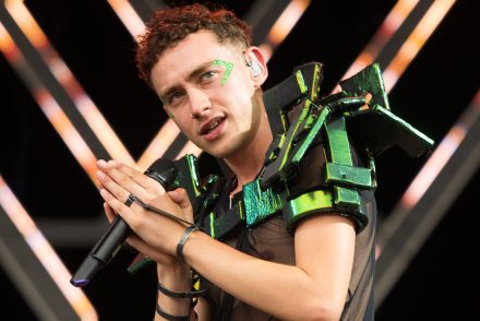 Olly Alexander: „Hiszem, hogy mindenkinek, aki ma itt van, joga van megváltoztatni a történelmet”