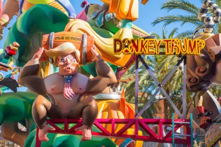 Donkey Trump: Így gúnyolták ki Donald Trumpot egy spanyol fesztiválon