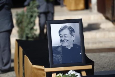 Hofi Géza és Bajor Imre mellett temették el Koós Jánost – Fotók