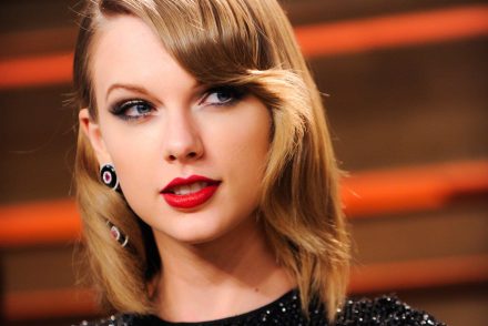 Taylor Swift irányt váltott az új, ME! videóklipjében