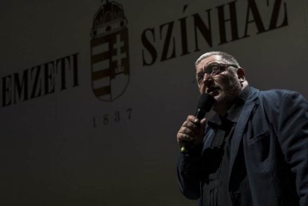 Vidnyánszky Attila politikai okokból megtiltotta, hogy egy lap a Nemzeti Színház fotóit használja