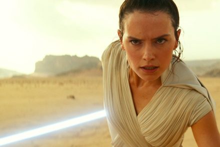 Megérkezett a Star Wars új részének előzetese, Carrie Fisher is feltűnik benne