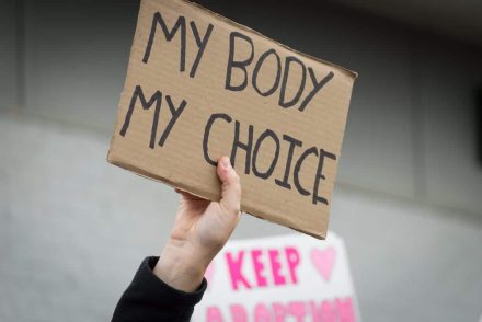 Több mint 200 képviselő kérte az abortuszszabályozást