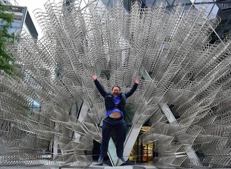 ai weiwei elkoltozik ai vej vej elkoltozik