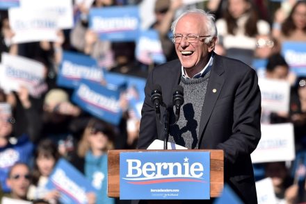 Anime-fanok adományoznak Bernie Sandersnek a Twitteren
