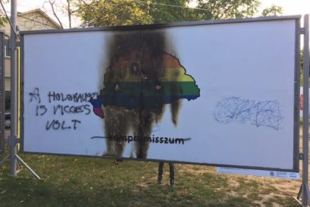 Megrongálták az ARC kiállítás egyik plakátját, a tettes igyekezett biztosra menni