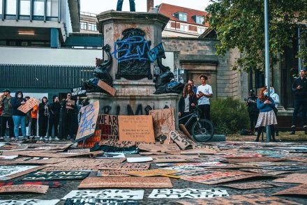 Banksy kitalálta, mi legyen a rabszolgakereskedő ledöntött szobrának sorsa