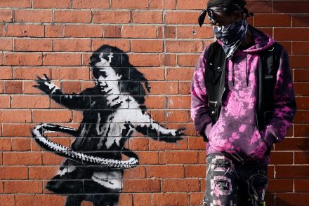 Banksy újra lecsapott, ezúttal egy szépségszalon előtt tűnt fel a képe