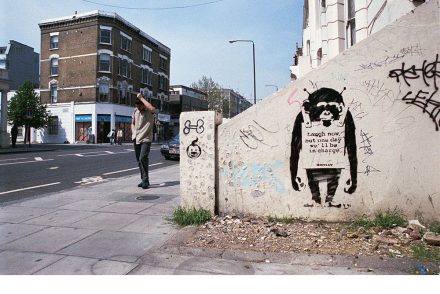 Banksy képeiből először nyílik kiállítás Budapesten