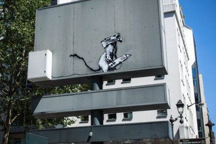 Megint kifűrészelték az ajtóból és ellopták Banksy egyik művét