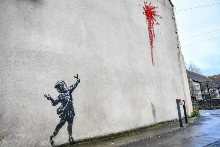 Banksy is Valentin-napot ünnepelt Bristolban az új művével