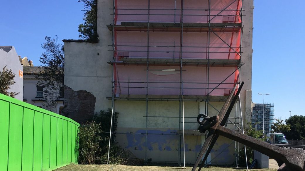 bansky brexit graffiti cenzura