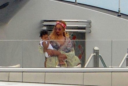 Beyoncé a Black Is King bemutatója után családi hajókázáson lazított