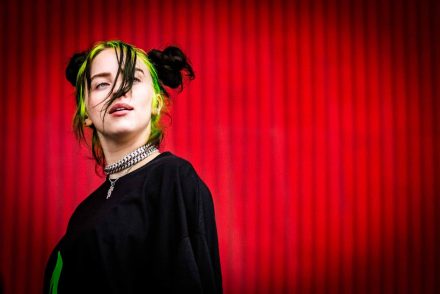 Reagált Billie Eilish a vádakra, hogy pornófilmben mocskolják a nevét