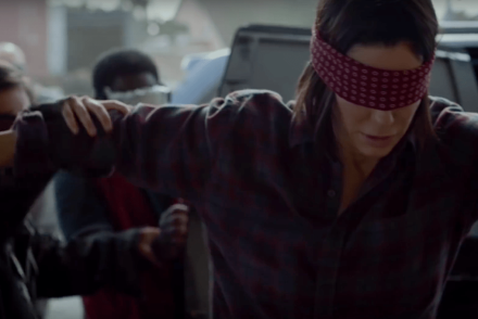 A Netflix eltávolította a botrányt okozó valódi természeti katasztrófa képeit a Bird Boxból