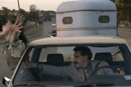 Már a bemutató előtt botrányt okozott Sacha Baron Cohen új filmje, a Borat 2.