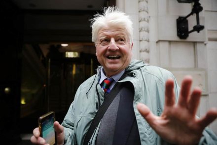 Boris Johnson apja újra kiadatná egy világjárványról szóló regényét