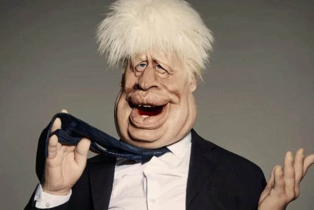 Javul a koronavírus-fertőzött Boris Johnson állapota az intenzív ápolásnak köszönhetően