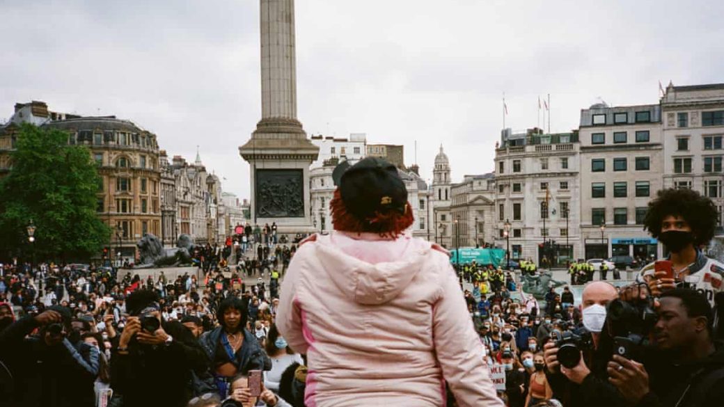 brit fotointezet rasszista foto