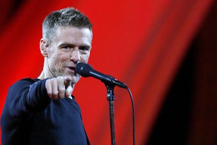 A világsztár ma, a Hősök terén ad koncertet a Wellhello társaságában