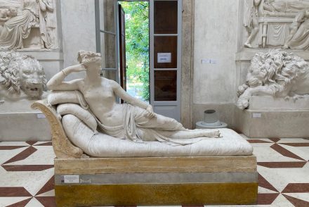 Egy turista szelfizés közben rongálta meg a 19. századi Canova-szobrot