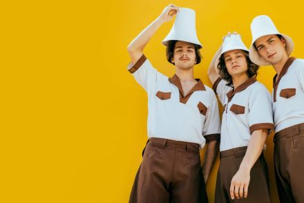 Itt a Carnival Youth harmadik lemezének nyitánya, a Phantom Planet