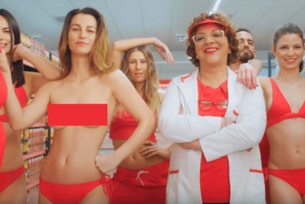 A CBA szexista reklámjának a leállítását követelik