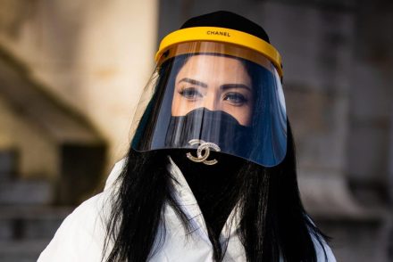 Koronavírus-járvány: A Chanel is arcmaszkokat készít