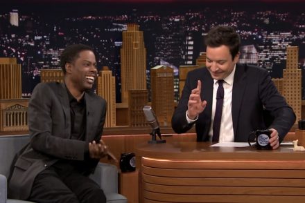 A Twitterezők nyomására Jimmy Fallon elnézést kért egy 20 évvel ezelőtti Chris Rock-paródia miatt