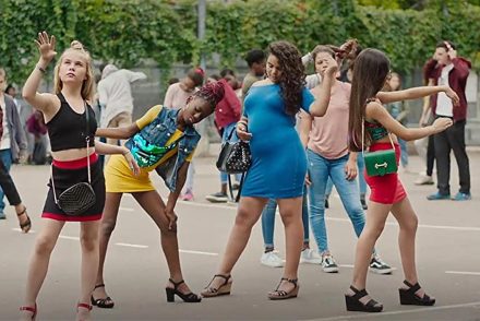 Netflix reagált a Cukorfalatok készítőit pedofíliával vádolók bírtálataira