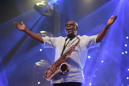 Manu Dibango a koronavírus fertőzés miatt vesztette életét
