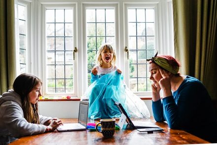 Karanténportrék: megható és humoros életképek a britek koronavírus-járványidőszakából