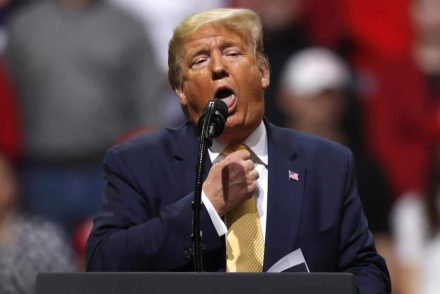 Donald Trump mérgelődött az Élősködők miatt, a stáb pedig nem hagyta annyiban