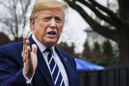 Donald Trump azt hitte, Tom Hanks és felesége meghalt a koronavírusban