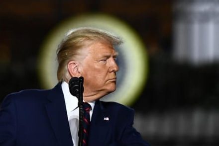 Törölte a Facebook Donald Trump koronavírusos bejegyzését