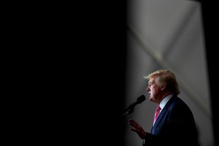Donald Trump kvázi kitiltatott két liberális lapot a Fehér Házból