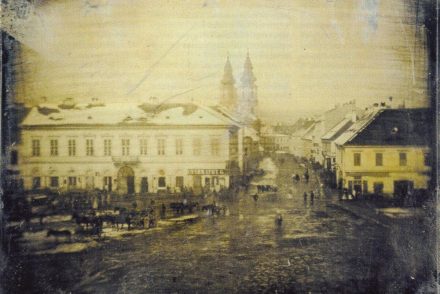 Több ezer fotó került elő a múltból egy belvárosi ház padlásáról